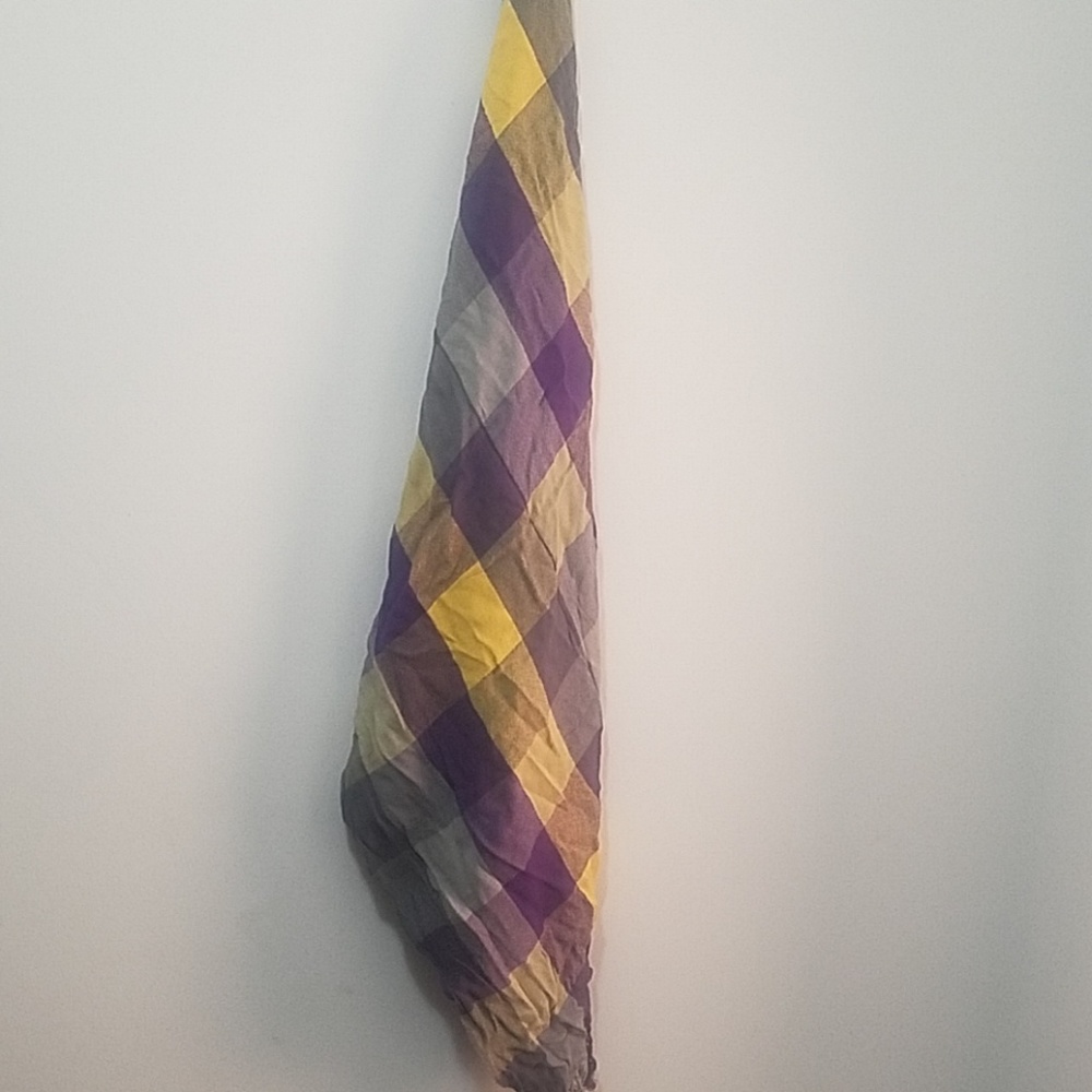 Checkerd pattern scarf